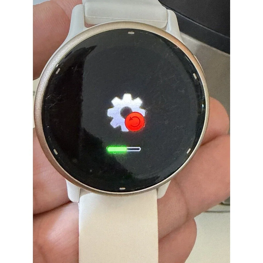 Garmin Vivoactive 5 GPS Smartwatch 42mm White Works Great Original Band
